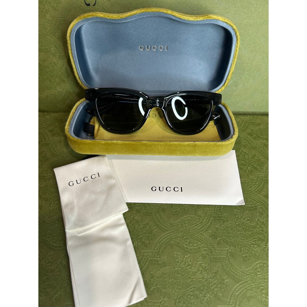 Gucci gray sunglasses full inclusion